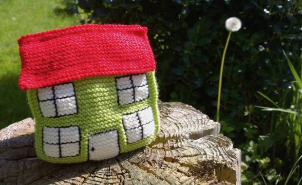 Illustration for an article about home crafts business ideas. A knitted house bag!